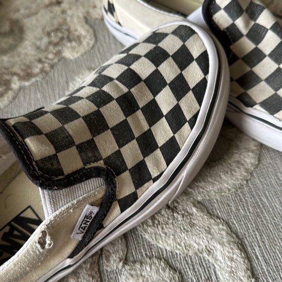 Size US 4 checkerd Vans - Picture 3 of 6